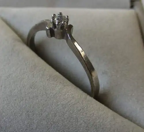 charmanter 925er Sterling Silber Ring mit farblosem Schmuckstein (106862)