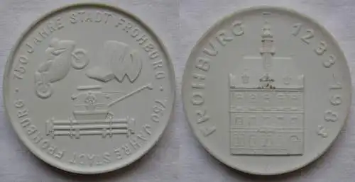 seltene weiße DDR Porzellan Medaille 750 Jahre Stadt Frohburg 1983 (148764)