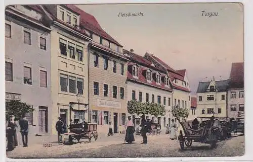 56621 Ak Torgau Fleischmarkt mit Gasthaus zum Reichskanzler 1910