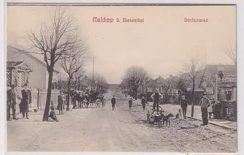 903878 Ak Melchow bei Biesenthal Dorfstrasse um 1910