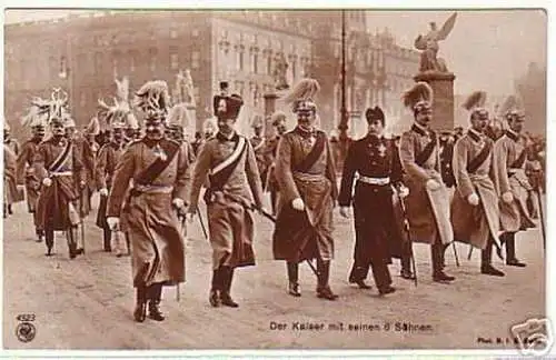 15066 Ak der Kaiser mit seinen 6 Söhnen um 1910