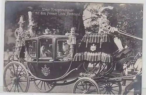 51115 Ak Unser Kronprinzenpaar mit dem Prinzen Louis Ferdinand 1913