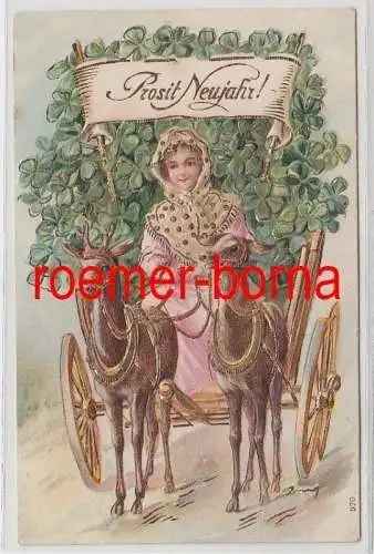 78683 Neujahrs Präge Ak Fuhrwerk mit Kleeblättern wird von 2 Reihen gezogen