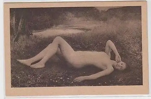40753 Erotik Ak Frauenakt auf Wiese, Collin: "Floreal" um 1930