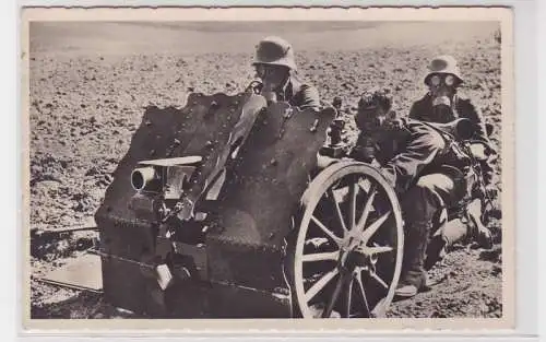 75214 Ak Minenwerfer in Gefechtsstellung Bedienung mit Gasmaske um 1940