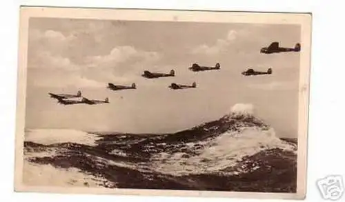 schöne Ak Kampfflugzeugverband über der Nordsee 1941