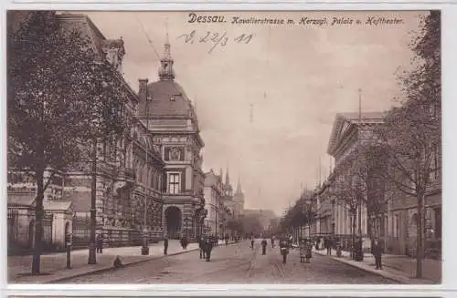 88150 Ak Dessau Kavalierstraße mit herzogl. Palais u. Hoftheater 1911