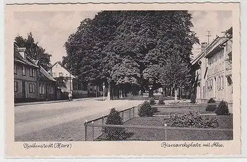 62498 Ak Ballenstadt (Harz) Bismarckplatz mit Allee um 1940