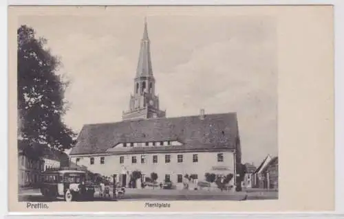 39567 Ak Prettin Partie am Marktplatz mit Rathaus, Ratskeller und Kirche um 1910