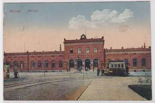 90835 Ak Dessau Bahnhof mit Strassenbahn davor 1922