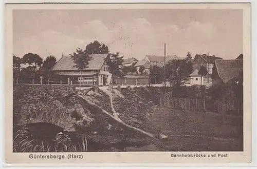 59930 Ak Güntersberge (Harz) Bahnhofsbrücke und Post um 1930