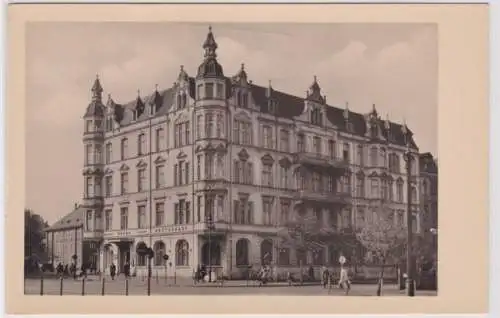 907527 Ak Stralsund - HO-Gaststätte "Hotel am Bahnhof" 1956