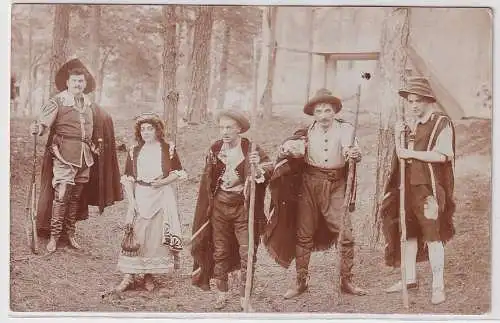 904613 Foto Ak Schauspieler als Räuber / Zigeuner im Wald 1912