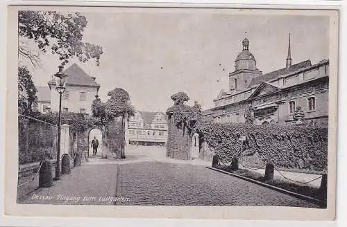 49271 Ak Dessau Eingang zum Lustgarten um 1940