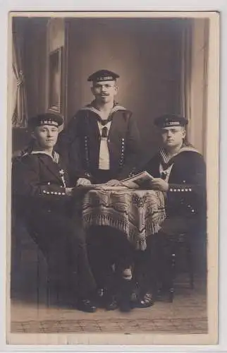 908366 Foto AK 3 Matrosen der S.M.S. Hessen am Kaffeetisch 1914