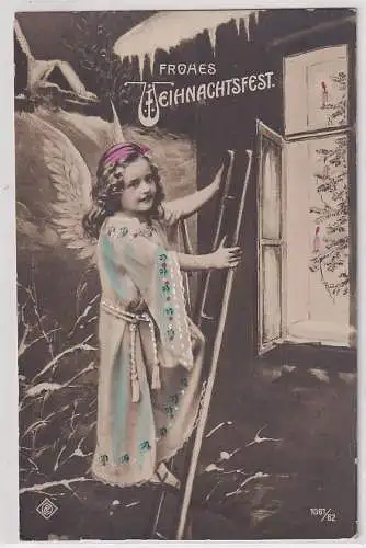 901781 AK Frohes Weihnachtsfest - Engel auf Leiter vor dem Fenster 1909