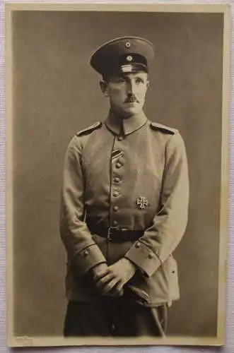 907378 Foto Ak Offizier mit Eisernem Kreuz 1. Klasse 1. Weltkrieg