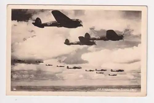 05470 Foto Ak Deutsches Kampfgeschwaser mit Ziel England um 1940