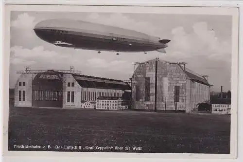 906540 Foto Ak Friedrichshafen Luftschiff Graf Zeppelin über der Werft um 1920