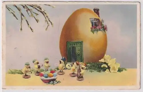07767 Künstler Ak Ostern Eierhaus mit Küken-Kapelle um 1910