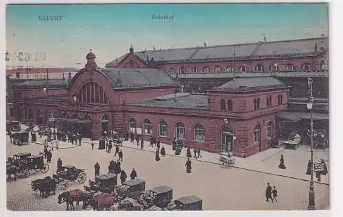 02298 Ak Erfurt Bahnhof mit wartenden Kutschen davor 1909