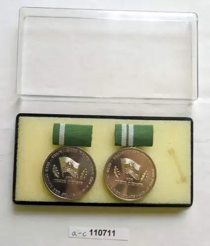 2x DDR Medaillen Schutz der Staatsgrenze für 15 & 20 Jahre im Etui (110711)