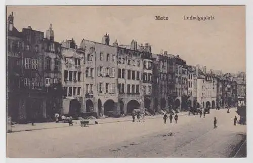 99647 Ak Metz - Ludwigsplatz, Straßenansicht mit Geschäften 
