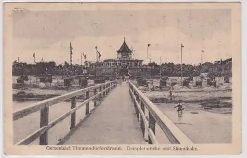 901479 AK Ostseebad Timmendorferstrand - Dampferbrücke und Strandhalle 