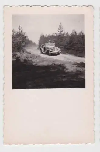 23715 Foto Wehrmacht Jeep in Tarnfarbe im 2. Weltkrieg
