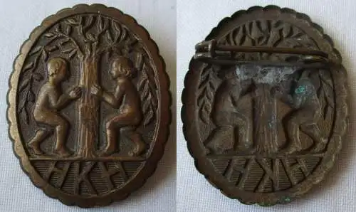 altes Blech Abzeichen HKH Haushaltshilfeverein Mutter & Kind um 1920 (138324)