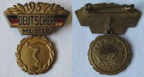 DDR Abzeichen Sport Deutscher Meister 1957 im Schwimmen (162720)