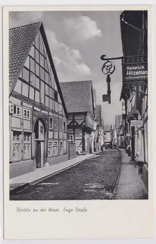 902974 Ak Rinteln an der Weser Enge Strasse mit Schlosserei um 1940