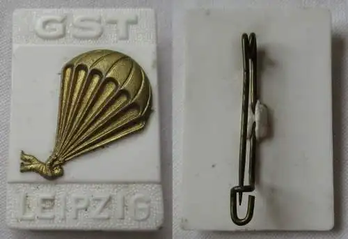 DDR Abzeichen GST Festabzeichen Bezirk Leipzig Fallschirmsportler (103873)