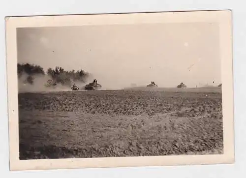 903892 Original Foto Vormarsch deutscher Panzer an der Ostfront im 2.Weltkrieg