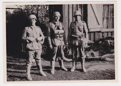 903807 Original Foto 2 Soldaten und Kradmelder mit Motorrad im 2.Weltkrieg
