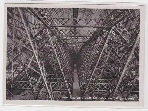 97069 Ak Luftschiff Zeppelin unterer Laufgang über der Führer und Fahrgastgondel