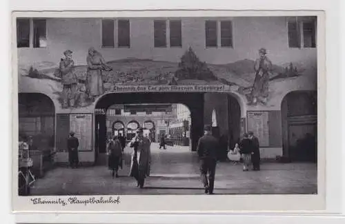 905876 Ak Chemnitz - Innenansicht vom Hauptbahnhof um 1930