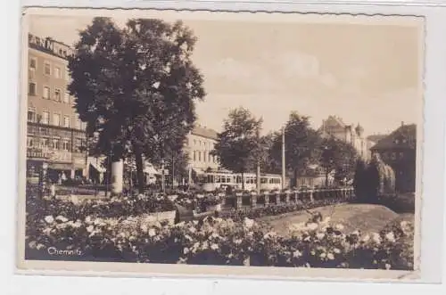 904359 Ak Chemnitz Theaterplatz mit Straßenbahn 1941