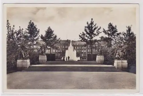 905062 Ak Chemnitz - Partie am Schlossteich-Brunnen 1940