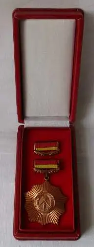 DDR Ehrentitel Vaterländischer Verdienstorden in Bronze Bartel 5e (123649)