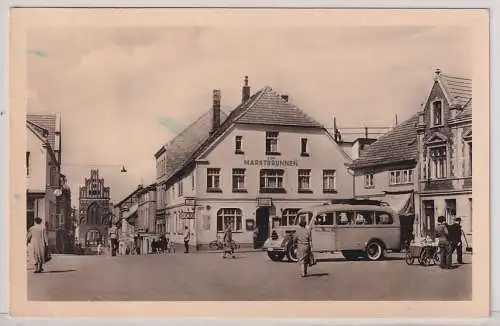 94086 Foto Dewag AK Teterow - Am Marktplatz mit Gaststätte zum Marktbrunnen 1957