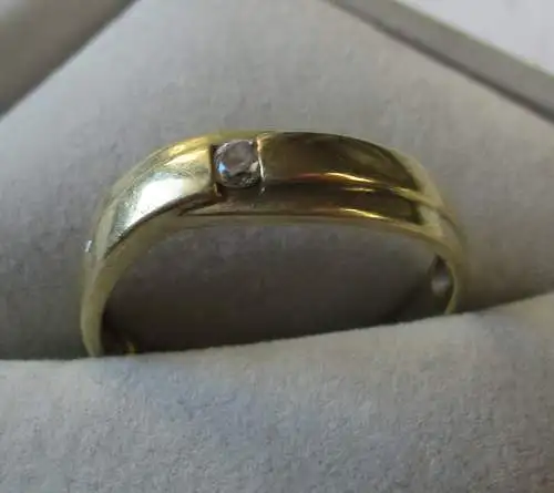 eleganter Damen Ring aus 333er Gold mit farblosem Edelstein (113877)