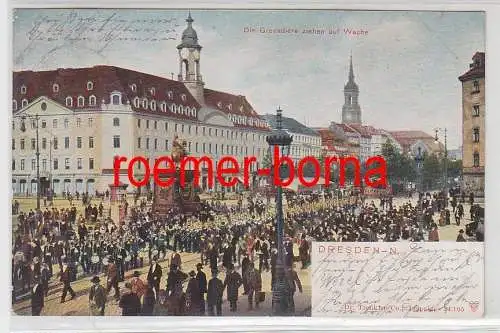 77849 Ak Dresden-N. Die Grenadiere ziehen auf Wache 1903