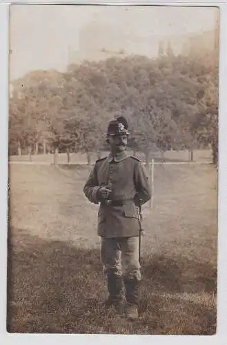 93494 Foto AK Soldat mit Pickelhaube in Ausgangsuniform in Königstein um 1915