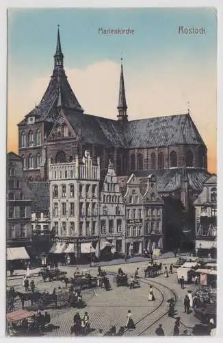 63409 Ak Rostock Marienkirche mit Geschäften davor um 1920