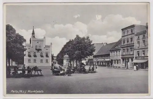 68766 Ak Peitz Niederlausitz Marktplatz mit Litfasssäule1938