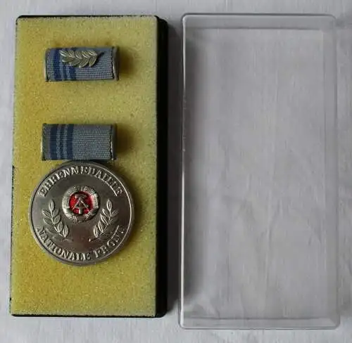 Ehrenmedaille der Nationalen Front der DDR Bartel 3703 a (136307)