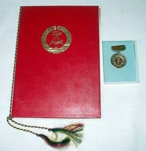DDR Ehrennadel Rechtspflege in Silber + Urkunde + Etui