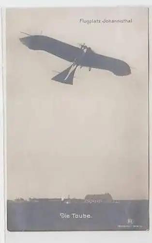 57359 Foto Ak Flugplatz Johannisthal mit Flugzeug Die Taube um 1910