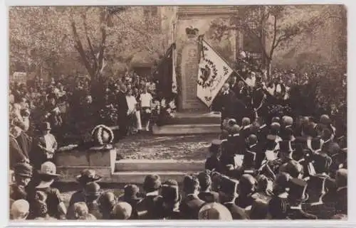 95695 Foto Ak Regis-Breitingen Versammlung am Kriegerdenkmal um 1920